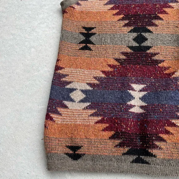 Men's Multicolor Patterned Sweater Vest - Picture 4 of 5